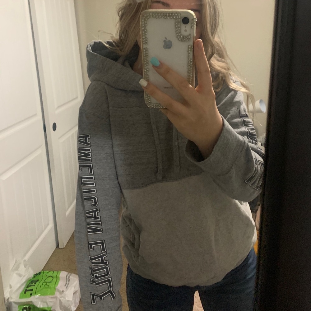 American eagle sweatshirt!!